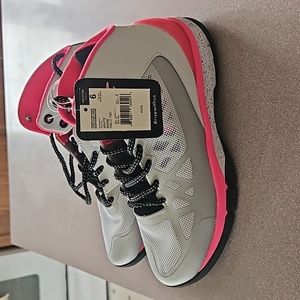 Youth Size 6 Rise High Top Tennis Shoes